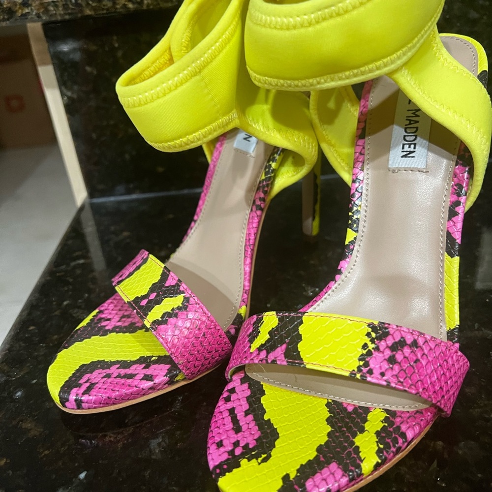 Yellow/pink Pumps by Steve Madden